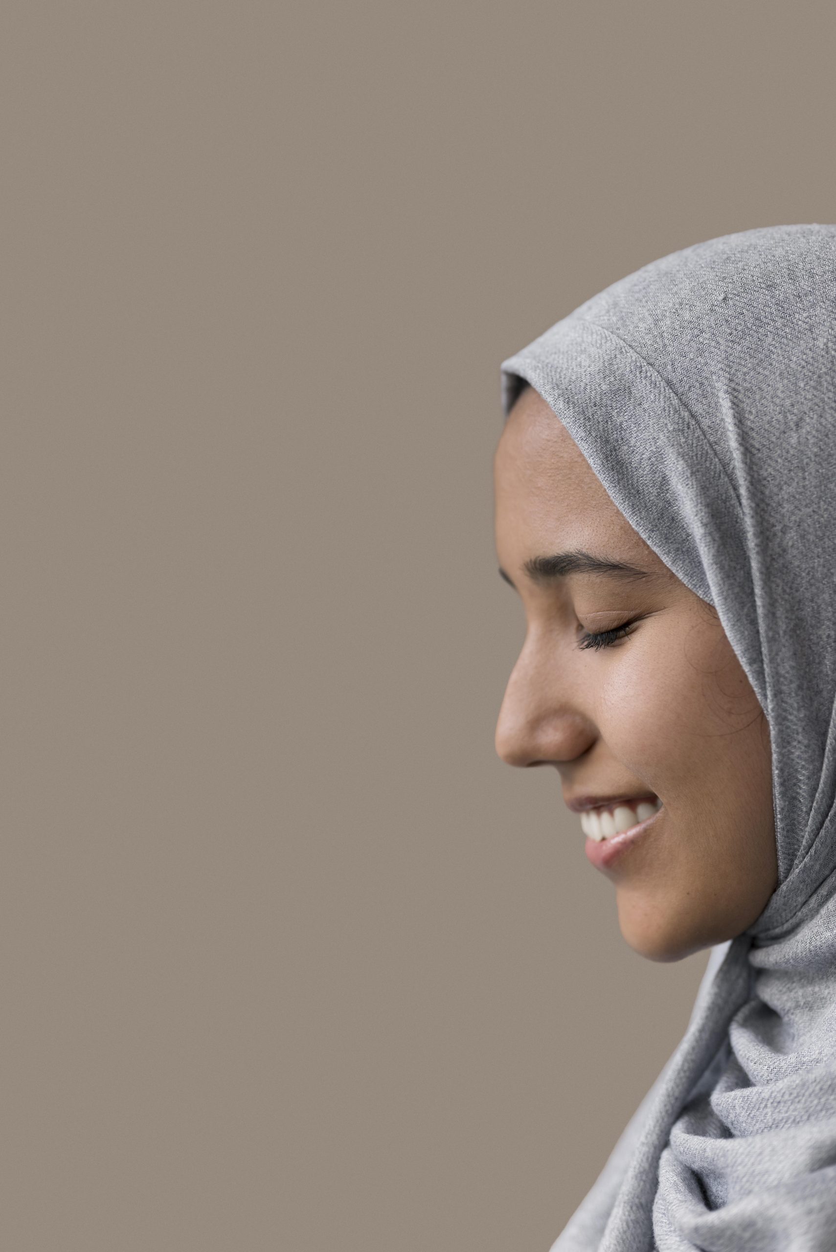close-up-smiley-woman-with-hijab